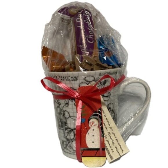 MINNIE MOUSE Sketch Book Disney Mug with Biscotti and Godiva Chocolates Gift Set - Picture 2 of 12